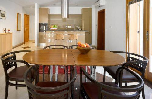 Private luxury Villa AZZURRO on Solta for up to 10 persons, free parking, very close to beach! FREE Kajak & Mountainbikes, GREAT living area & privacy! - Foto 18