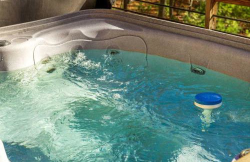 Cozy Cabin w Lake, Hot Tub, Huge Deck & Fire Pit - Foto 30