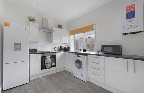 Chic Retreat Coastal Town Sleeps 4 - Foto 3