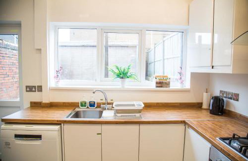 Lucky Home - Ideal for Trade, Consultants & Family - Near Alton Towers, 3 Bedrooms - 4 Beds - Max 5 Guests - Foto 20