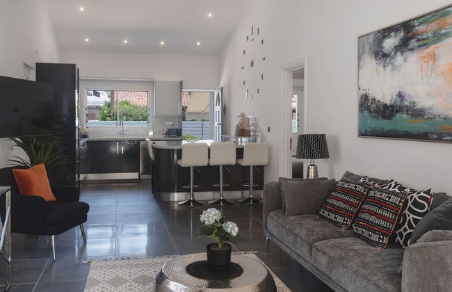 Phaedrus Living Luxury Botanic Residence - Photo 3