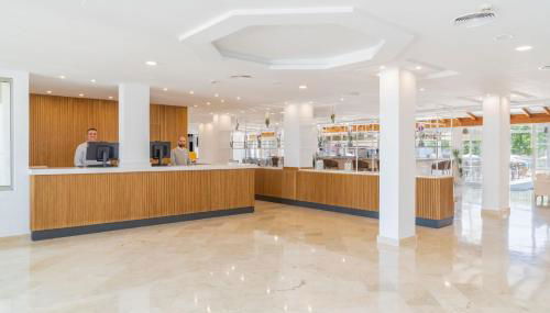 Globales Isabel - Foto 3, Lobby or reception