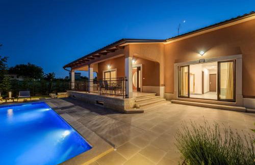 Villa Luna Tinjan, Pool and Wellness - Photo 31