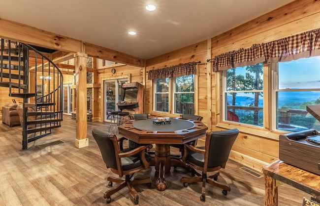 Stunning 2BR Cabin with Mountain Views - Foto 21