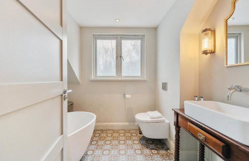 Luxury Countryside Retreat with Pool Surrey Hills Escape - Pass the Keys - Foto 9