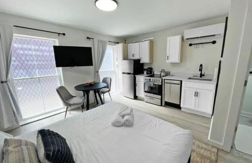 Full Building Huge Downtown Retreat Walkable to Everything - Foto 29