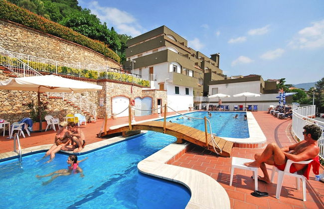 Holiday Flat in Pretty Residence With Communal Pool in Pietra Ligure - Foto 12