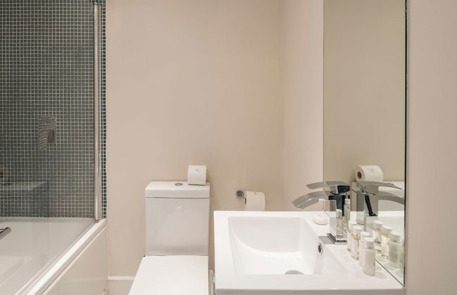 Fitzrovia by Viridian Apartments - Photo 37