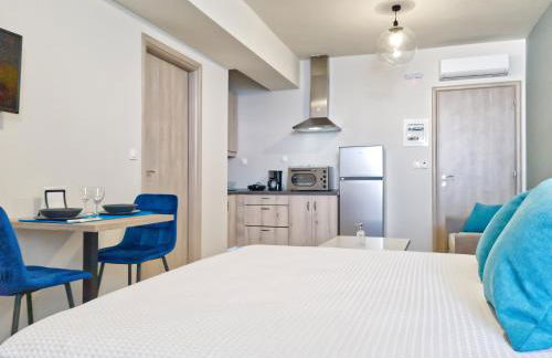 Epipleon Luxury Suites -104- Δωμάτιο 35τμ με βεράντα 35τμ μπροστά στη θάλασσα - Foto 4