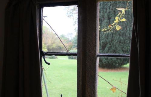 Charney Manor - Photo 9