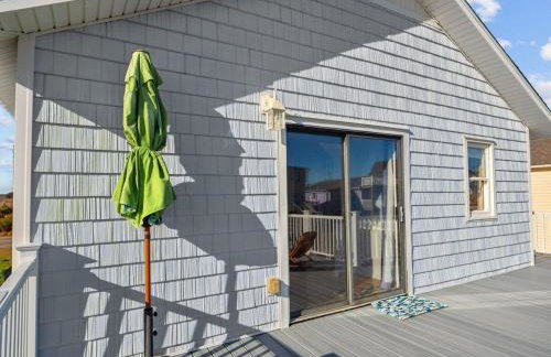 Pets OK Beach Home, Short Walk Beach Access, and Views - Foto 5