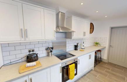 Central Stunning 3-Bed House - Free Parking - Foto 4