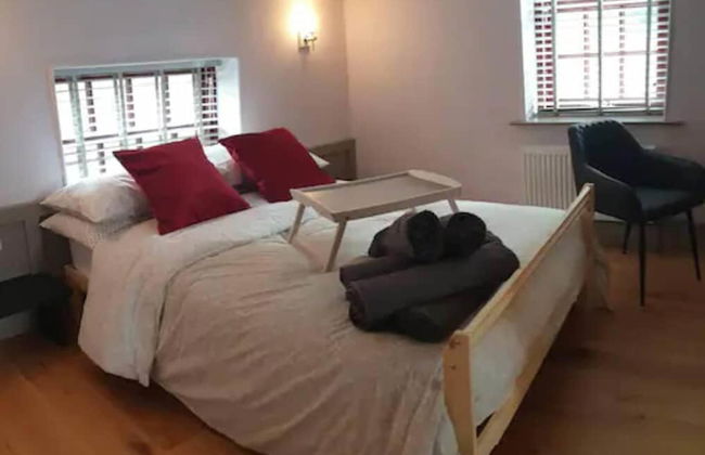 1700s Canalside Cottage Sleeps up to 12 Guests - Foto 3