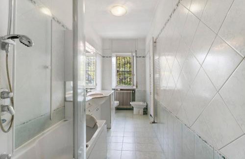 Unique Lake View In Green Park - Photo 16