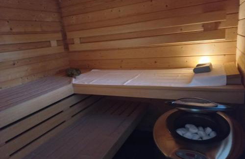 Charmante maison avec spa, sauna et jardin privatif - Photo 7