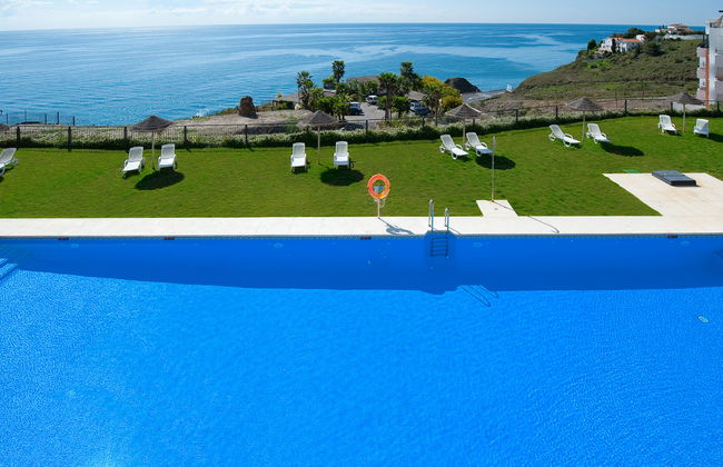 Lateral View - Photo 2