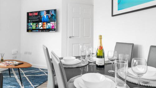 2 Bed Apartment - Sleeps 3 - Parking - Cradley Heath 54C - Foto 4