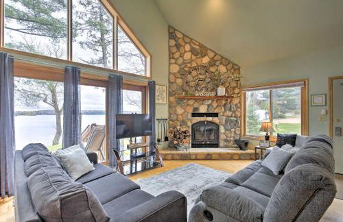 Cozy Dam Lake Escape with Dock, Yard and Water Access! - Foto 2