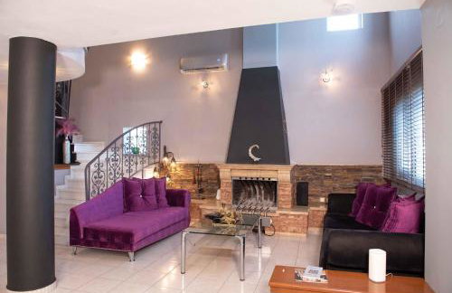 Dana's Luxury Maisonette - Photo 13