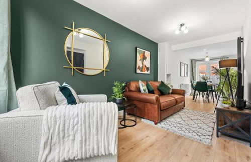 Modern 3-Bed Home, Super King Beds, Drive Parking - Foto 1