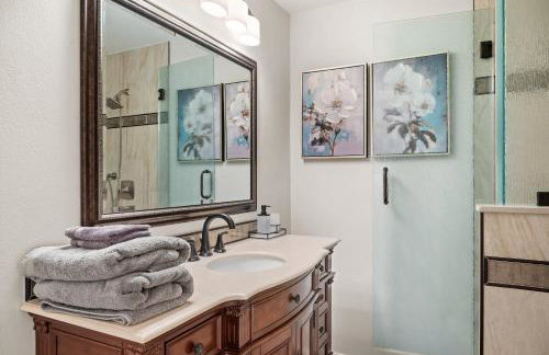 DFW 3BR Luxury Family Escape with Pool and Game Room - Foto 36