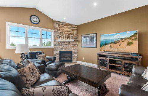 Golf in Luxury - 4BDR Home on Agaming Golf Course - by Torch Lake - Foto 8