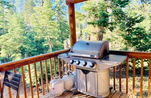 Adventure Awaits 3King Bed,2Bath Log Cabin in heart of Duck Creek Village! - Foto 30