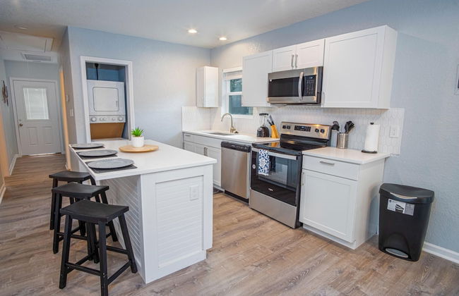 Charming 3br/1ba Close to Vibrant Downtown - Foto 16