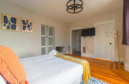 Charming 4-BDR - Walk to Downtown & Free parking! - Foto 13