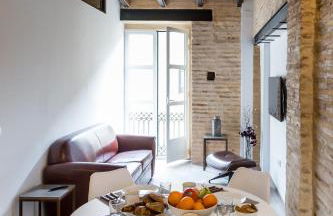 FLORIT FLATS - CATHEDRAL LUXURY TERRACE FLAT 2BR 2BA AC Wifi - Photo 8