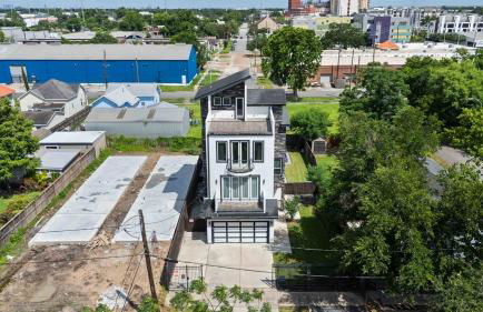 Resort vibe with Pool and Hot tub Downtown skyline views - Photo 57