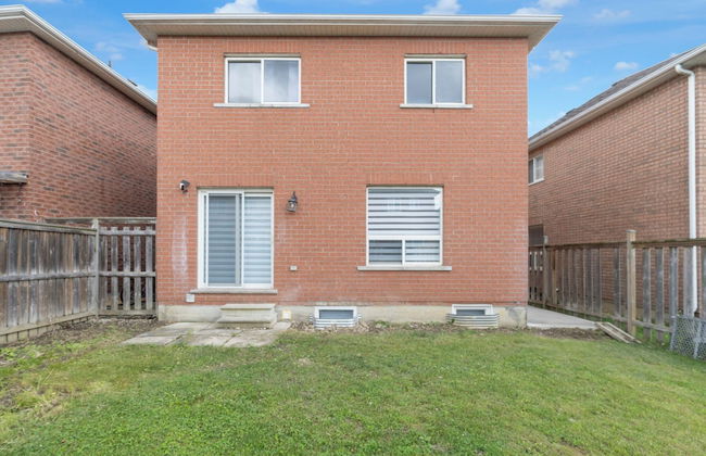 Beautiful House - On A Quiet Street - Photo 61