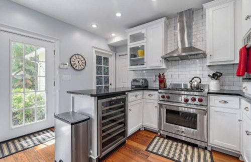 Secret Garden Hideaway l Walk to DNTN l Sleeps 8 - Foto 5