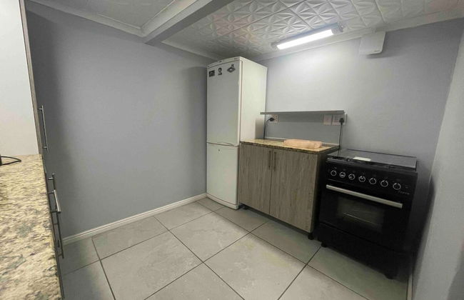 Lavish Camps Bay Pool Side Apartment - Photo 17