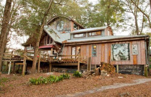 Eclectic Riverfront Log Cabin and Artist Retreat for Groups in Castle Hayne, North Carolina - Foto 8