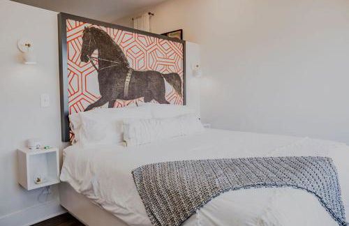 The Hive Adjacent 3rd Floor, 301 King & 302 Balcony - Photo 12