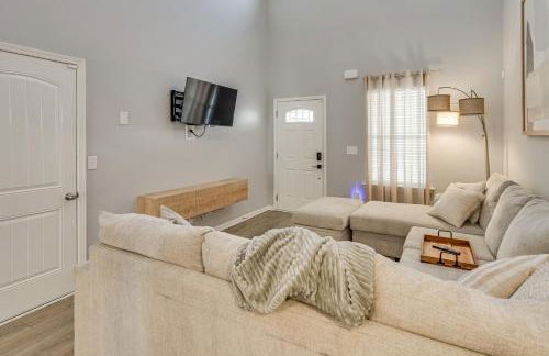 Quiet and Comfy Spring Hill Townhome with WFH Setup - Photo 5