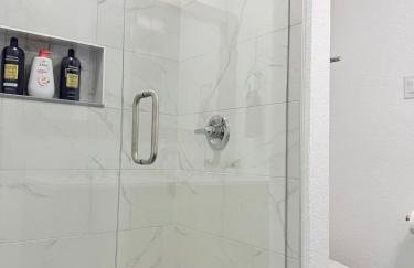 Arlington Entertainment District Home Purple Door - Foto 17