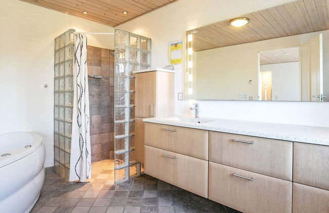 Luxurious Holiday Home in Hurup with Hot Tub - Foto 11