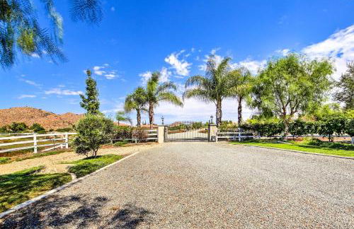 Luxe Wine Country Estate with Orchard-Facing Balcony - Foto 32