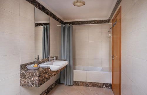 Beachfront Penthouse with Panoramic Ocean-View Terrace VIP Baia - Photo 24