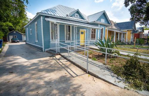 Remodeled Historic 1BR 1BA House Near Downtown - Photo 1