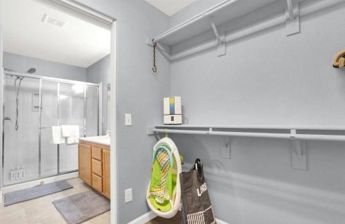 4BR Family Oasis with Gym and BBQ Near Vegas Strip - Photo 32