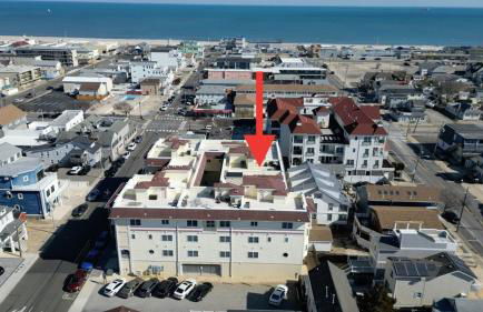 Rooftop Townhouse with 360 Views and Free Parking - Foto 8