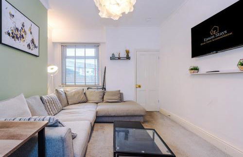 4 Bedroom House in Walkden with Free Parking, by Short Term Digs Short Lets & Serviced Accommodation - Foto 15