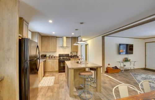 Stylish Chetek Hideaway with Lake and Dock Access! - Foto 7