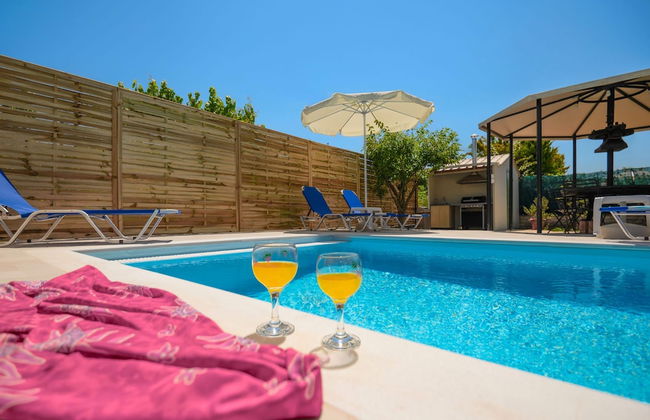 Jokos House in Roda With 2 Bedrooms and 2 Bathrooms - Foto 1