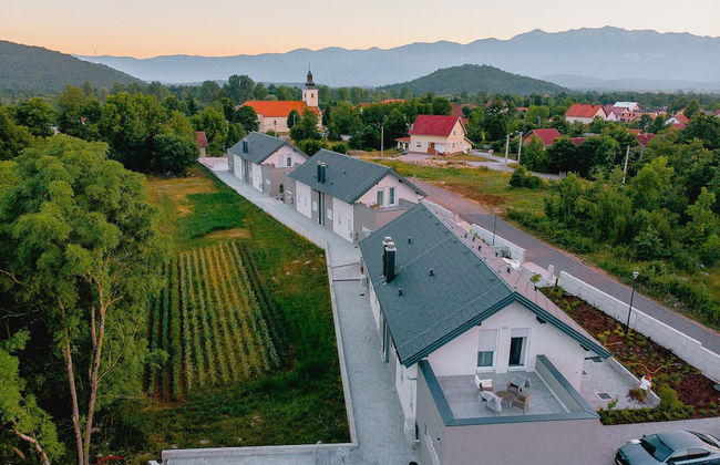 Quaint Holiday Home in Lovinac With Terrace - Foto 1