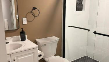 Charming 5 Bed with Spacious Yard with HotTub - Foto 5