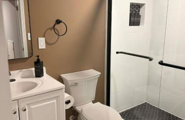 Charming 5 Bed with Spacious Yard with HotTub - Foto 5